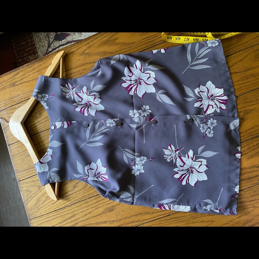 Loft Sleeveless floral print gray NWOT top size XS - Picture 10 of 10